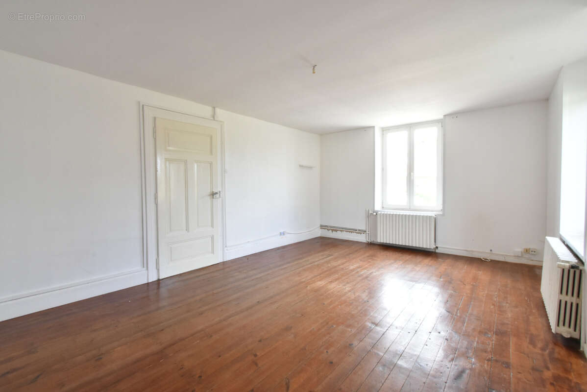 Appartement à COURCELLES-SUR-NIED