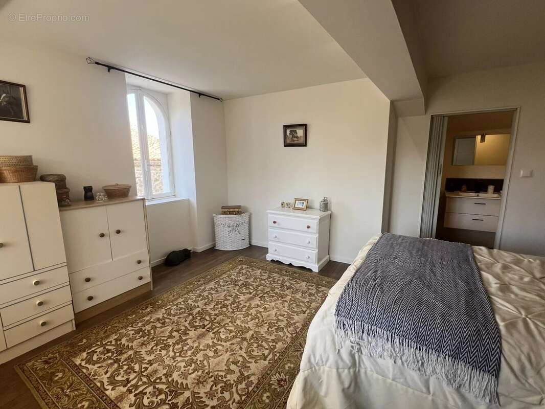 Maison de village de 156m² (4 ch) avec grange et jardin - photo 8