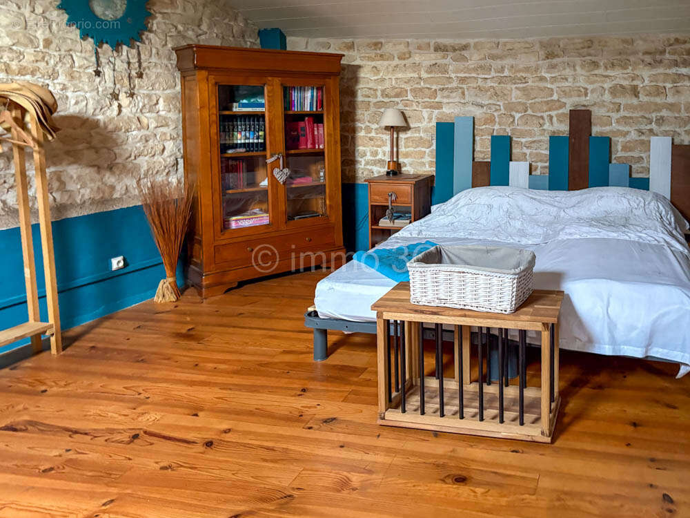 Maison à CHEF-BOUTONNE