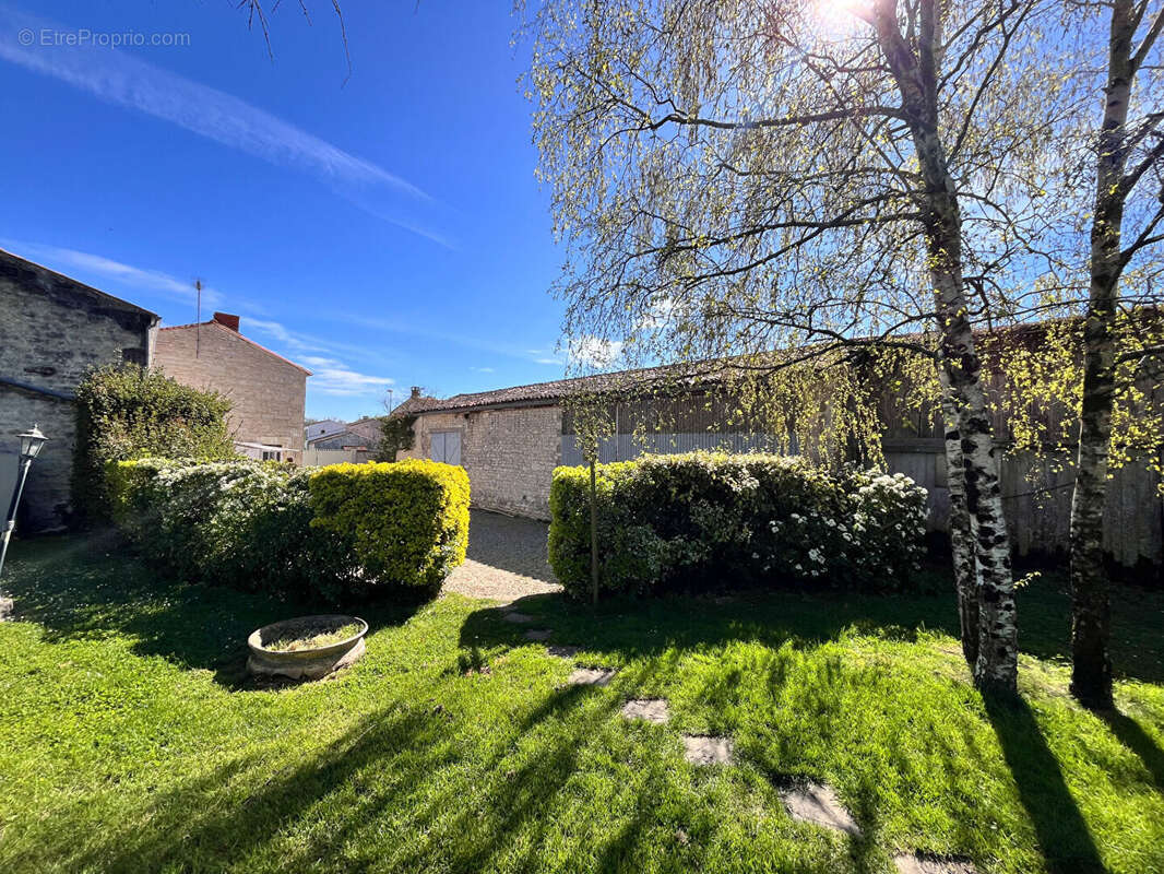 Maison à SAINT-MEDARD-D'AUNIS