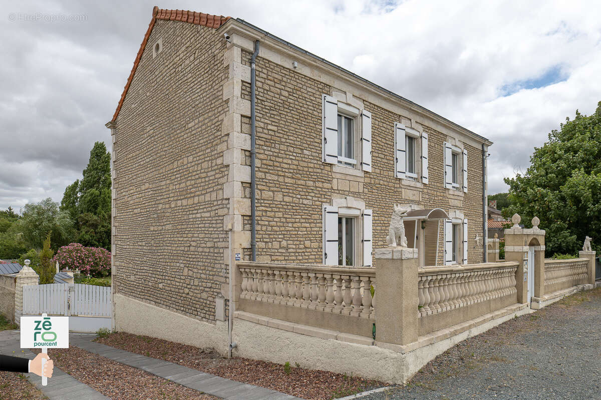 Maison familiale de 160?m2   6 pièces   Sud Vendée   Terrain arboré   DPE B - photo 2