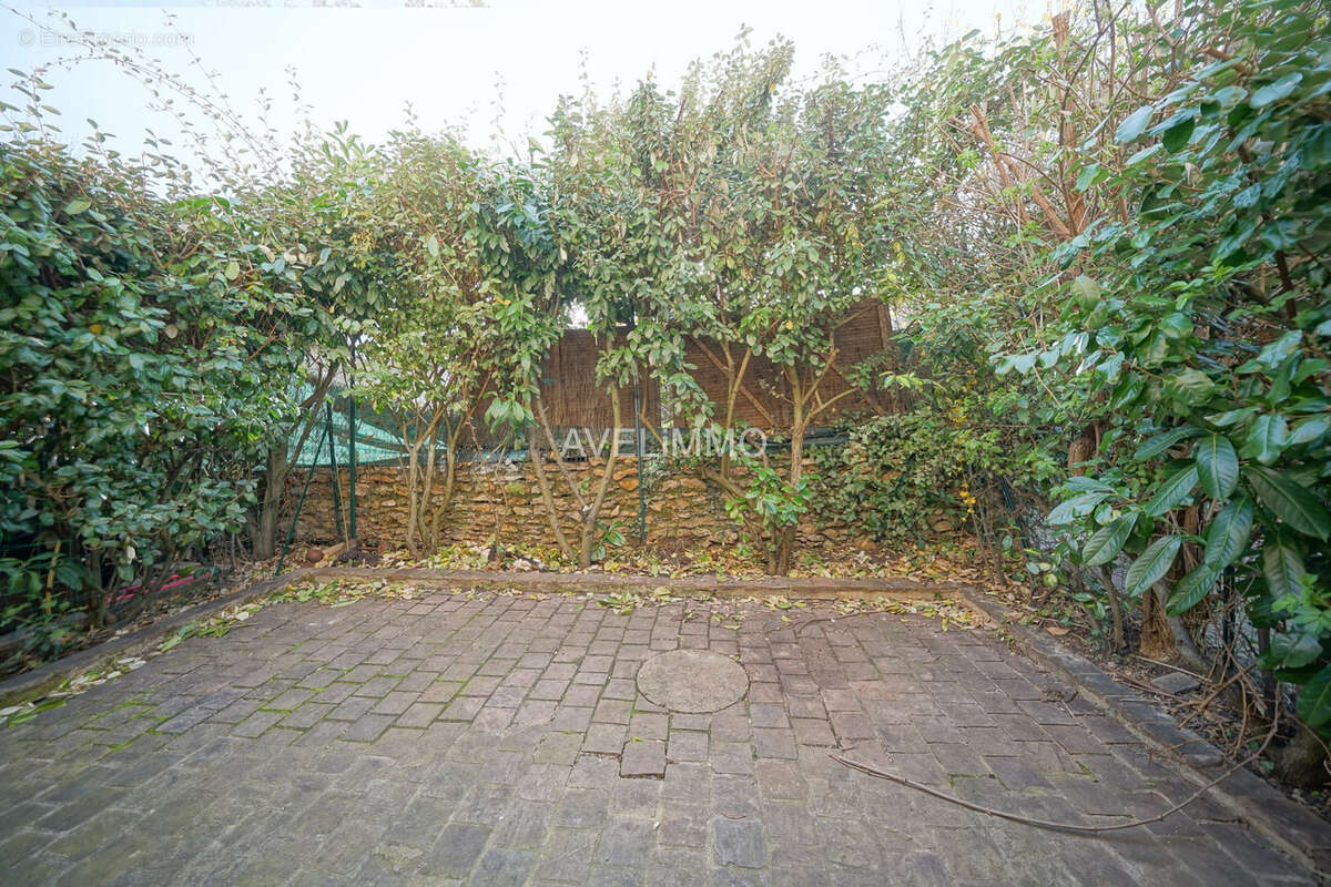 Maison à LA QUEUE-LES-YVELINES