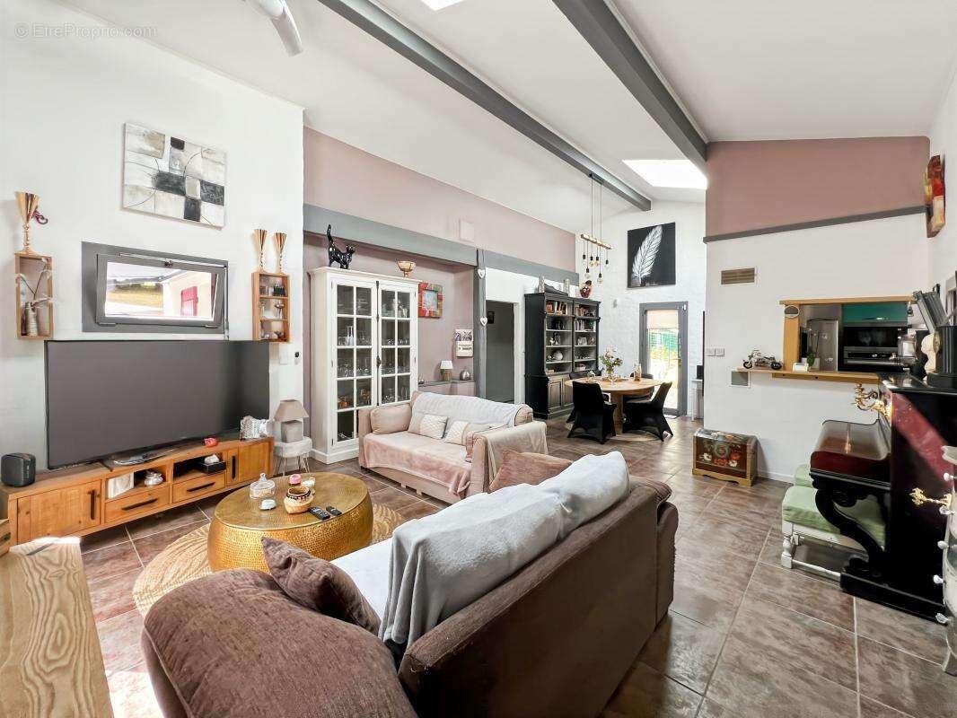 Maison à NOTRE-DAME-DE-SANILHAC