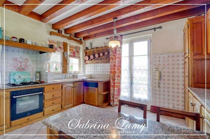  À Vendre : Élégante Propriété de Prestige en Pierre Meulière - 214 m² sur 2508 m² de Terrain - 5 chambres - photo 8