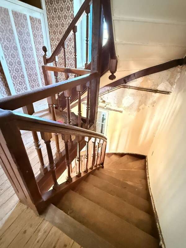 Maison à LA CELLE-DUNOISE