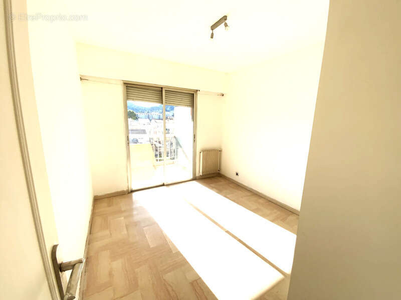 Appartement à VALLAURIS