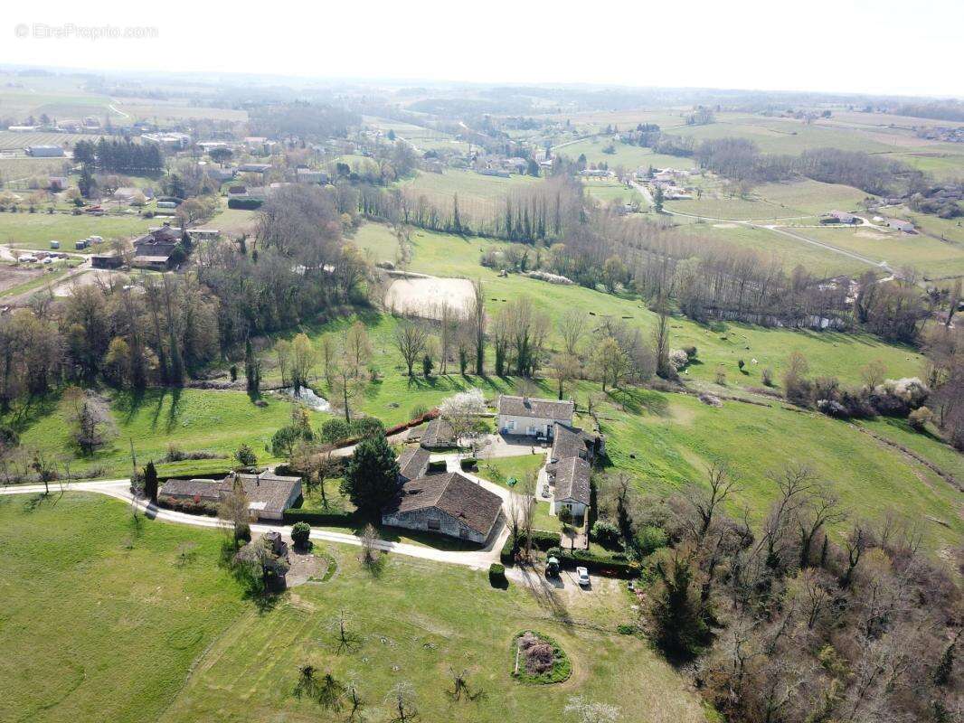 Maison à LES LEVES-ET-THOUMEYRAGUES