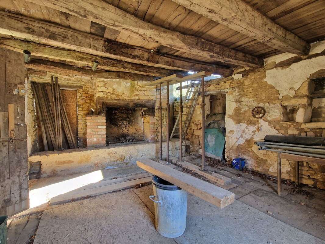 20260318113552 - Maison à MEYRALS