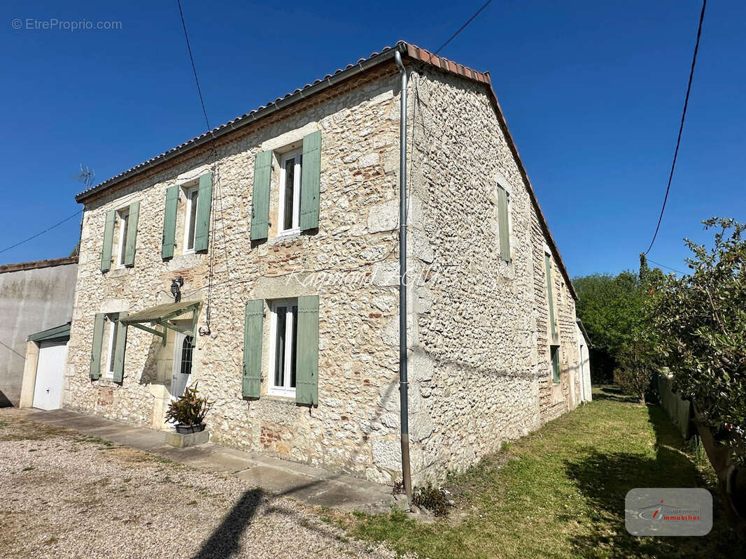 Maison à PINEUILH