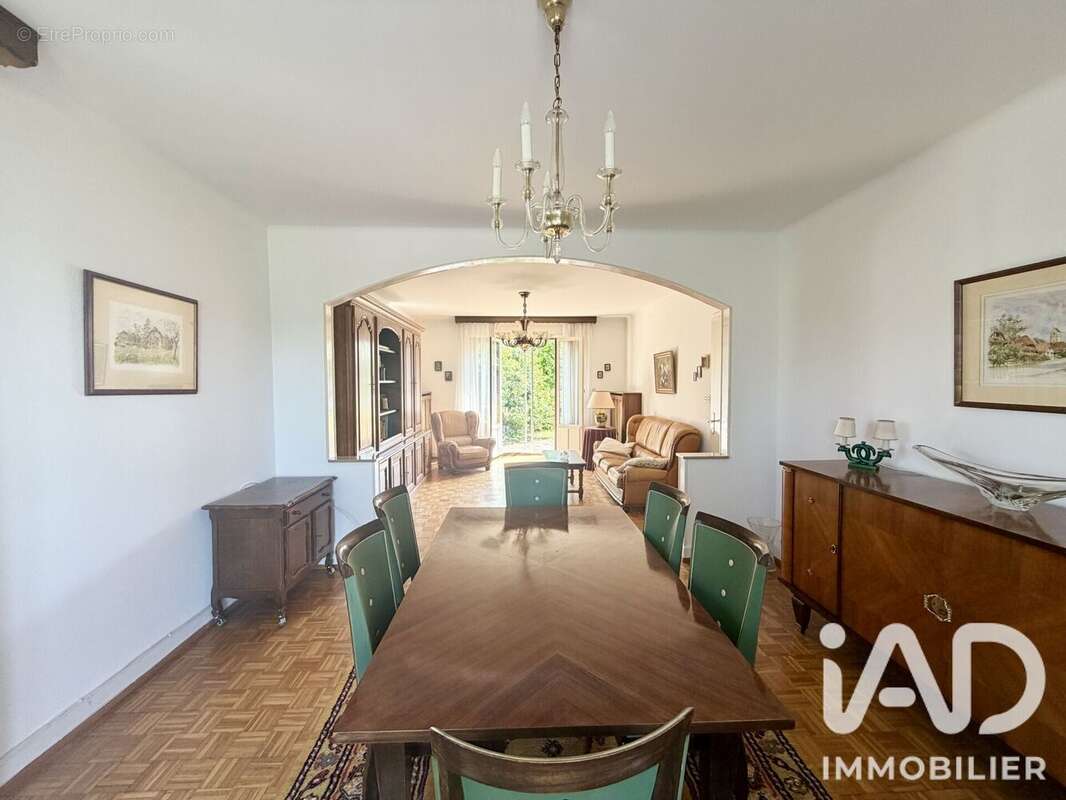 Maison 171 m² à Montreux-Vieux  - photo 6
