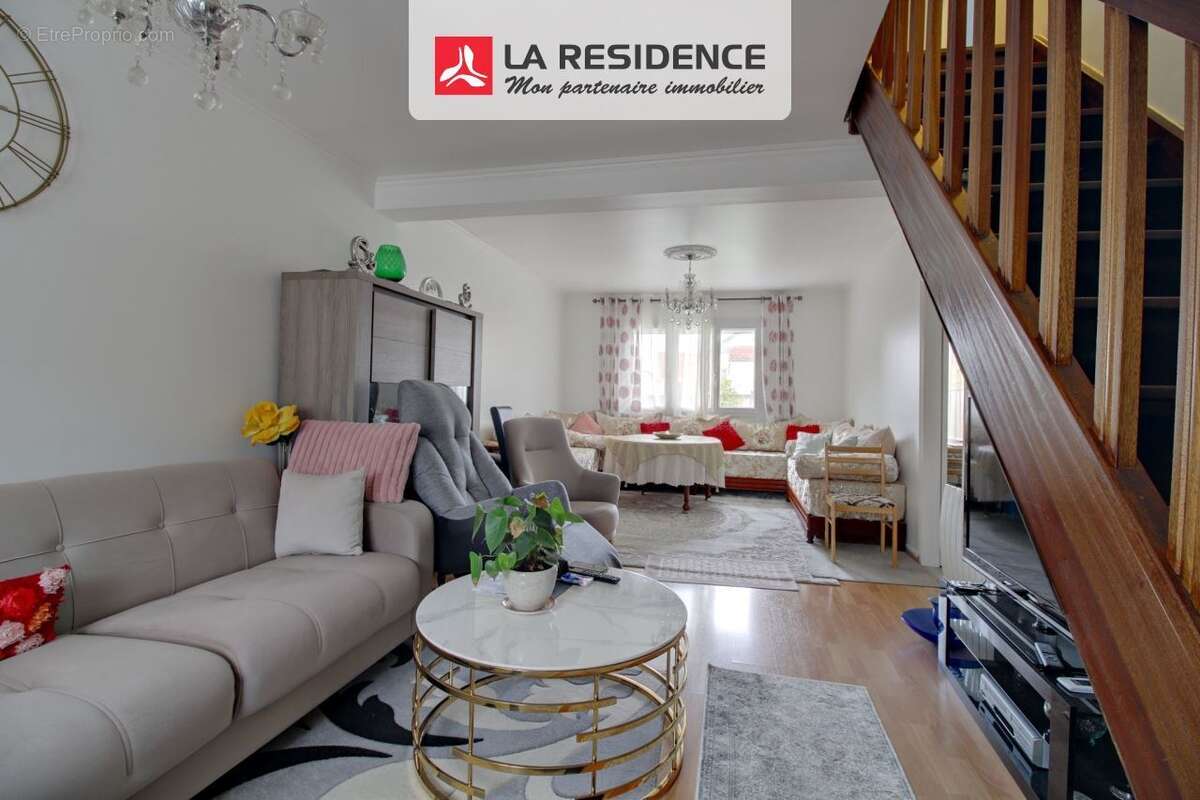 Maison à LES MUREAUX