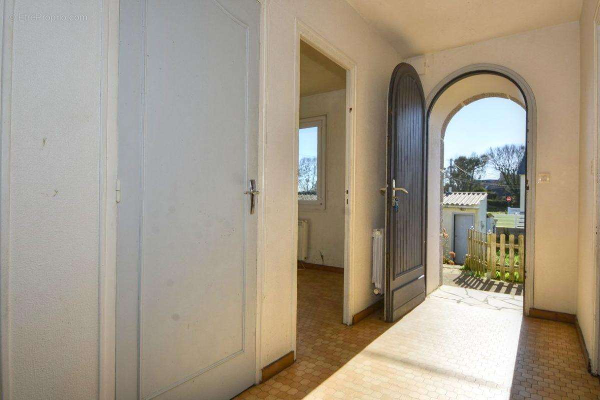 Maison  5 chambres  sur 1200 m2 à 8 mn des plages - photo 9