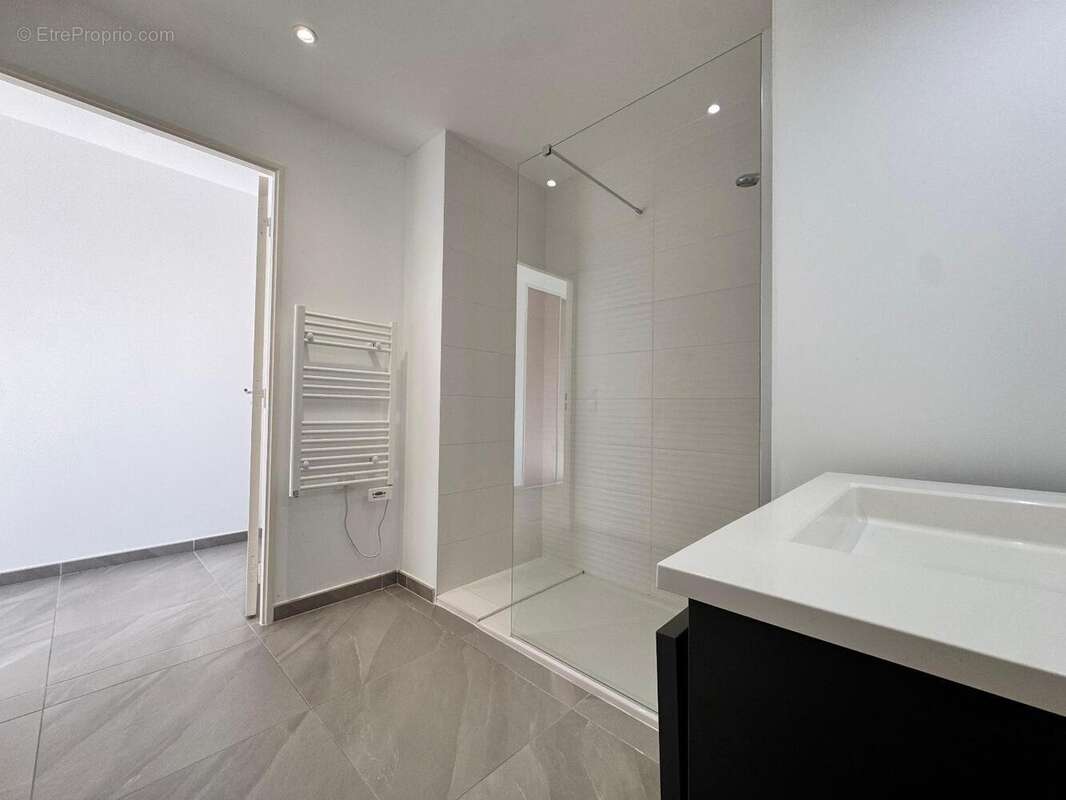  - Appartement à SAINT-CYR-AU-MONT-D'OR