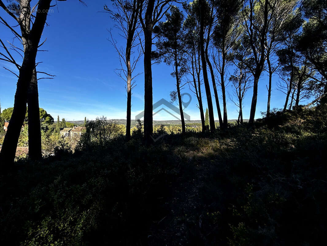 Terrain à VENTABREN