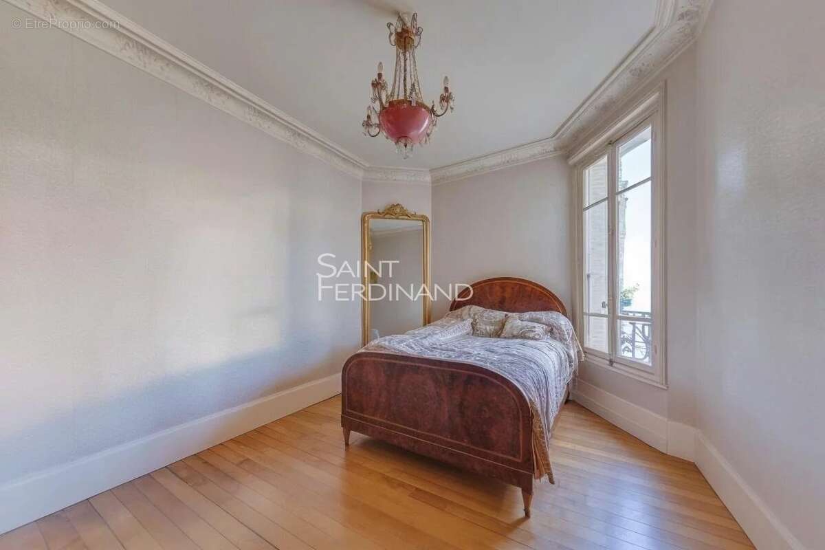 Appartement à NEUILLY-SUR-SEINE