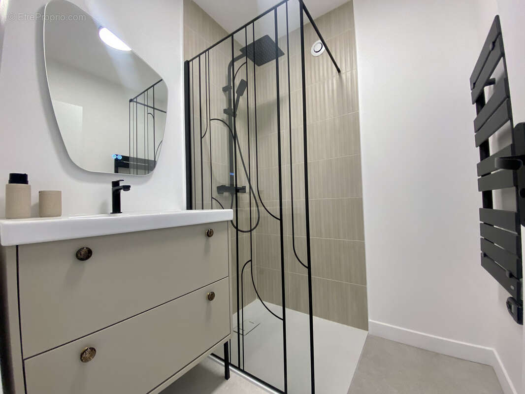 Appartement à SAINT-LAURENT-DU-VAR