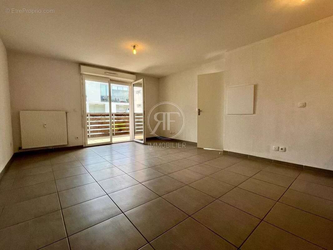 Appartement T2 Balcon + Parking - photo 2