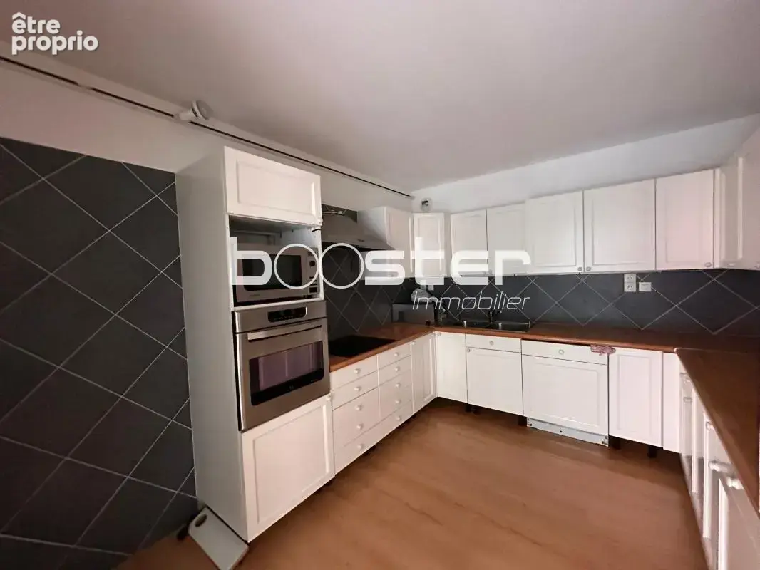 Rare à Saint-Étienne : Grand appartement traversant de 155 m² avec ascenseur,  2 terrasses, 2 parkings en sous-sol - photo 2