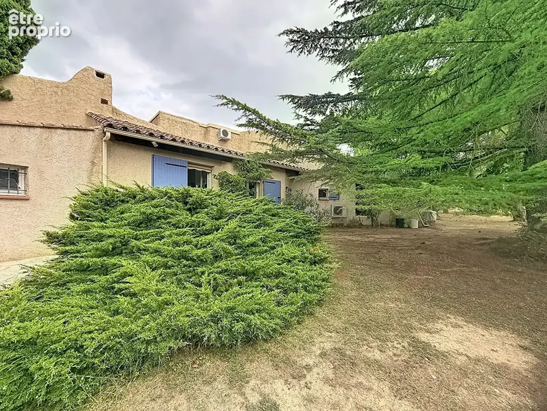 Maison d'architecte avec dépendance, piscine et plus de 6 000 m² de terrain - photo 2