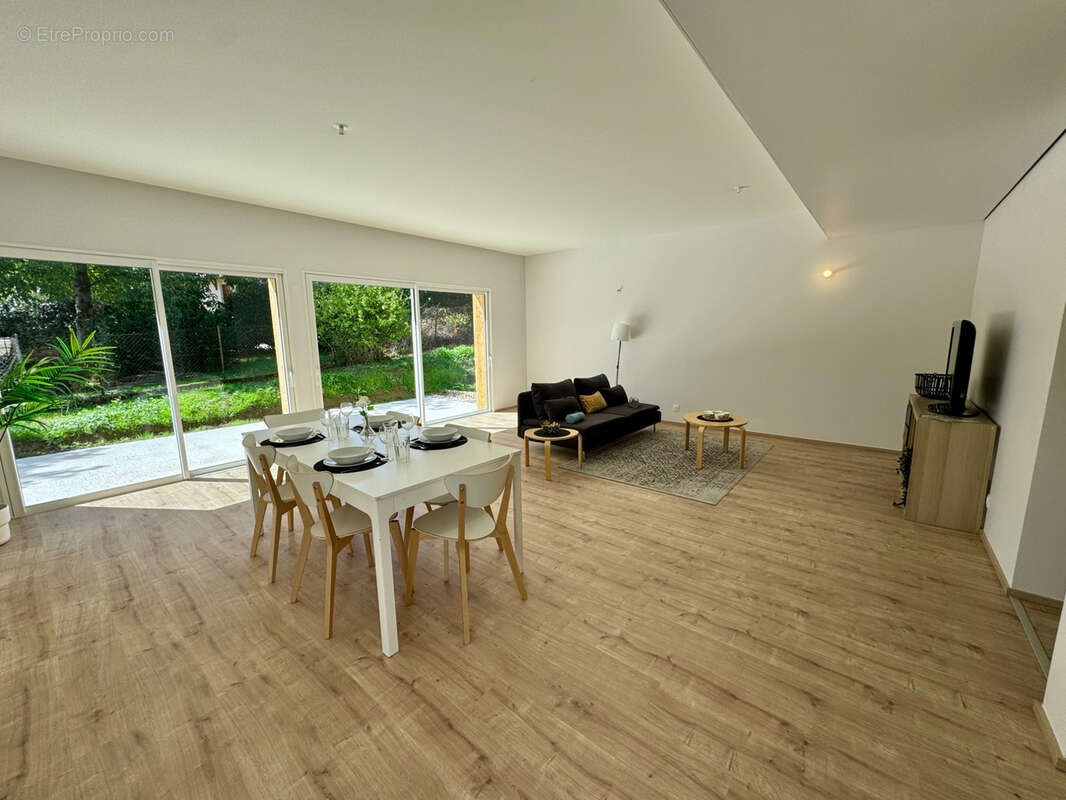 Maison 121 m² à Pugey  - photo 2