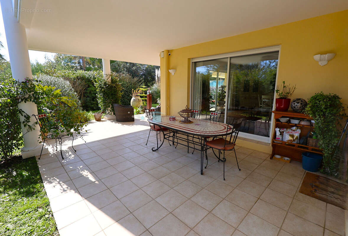 Appartement à MANDELIEU-LA-NAPOULE