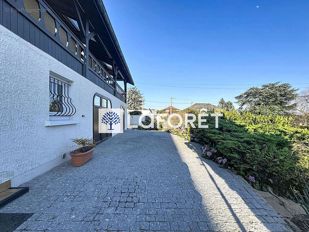 Maison Neyron le Haut, 7 pièces de 192m², terrain de 2423m², piscine, double garage - photo 13