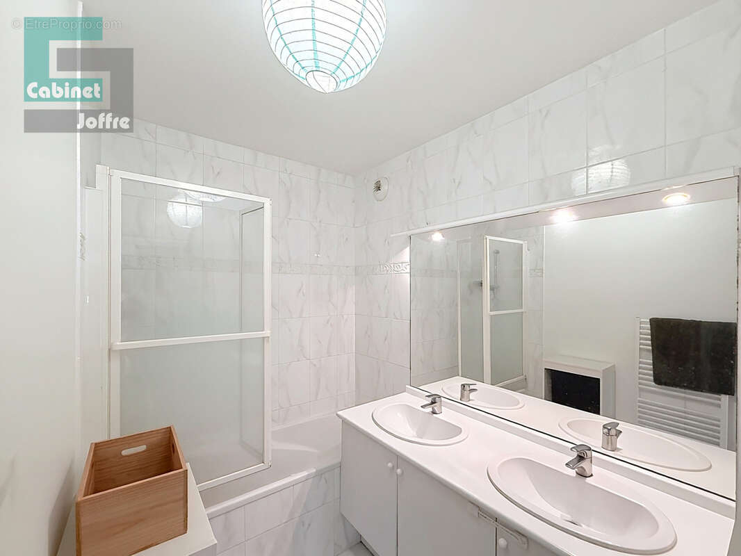 Appartement 3 pièces - 67,45 m2 - Ascenseur / Balcon / Garage - photo 6