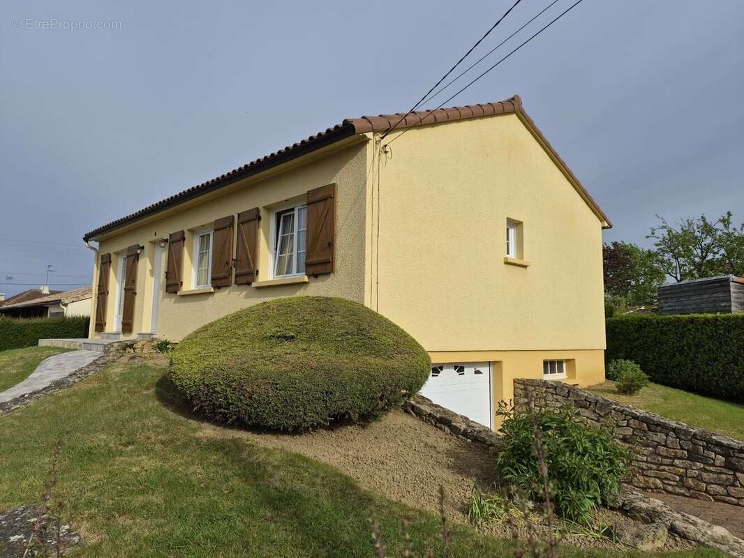 Maison à LA TESSOUALLE