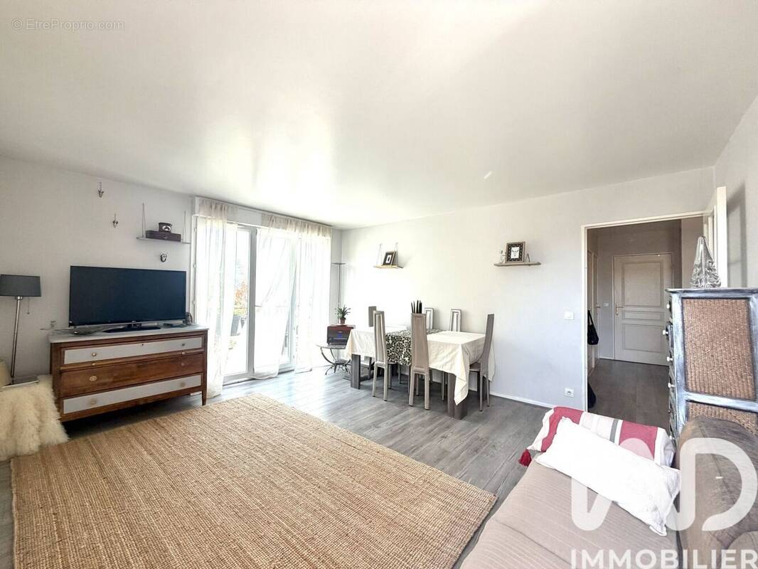 Photo 1 - Appartement à COMBS-LA-VILLE
