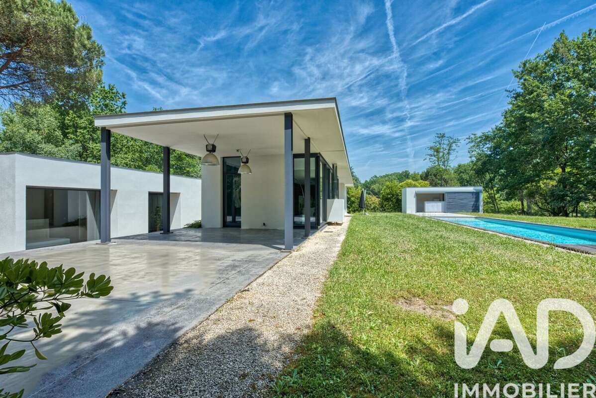 Maison 260 m² à Cenac  - photo 2