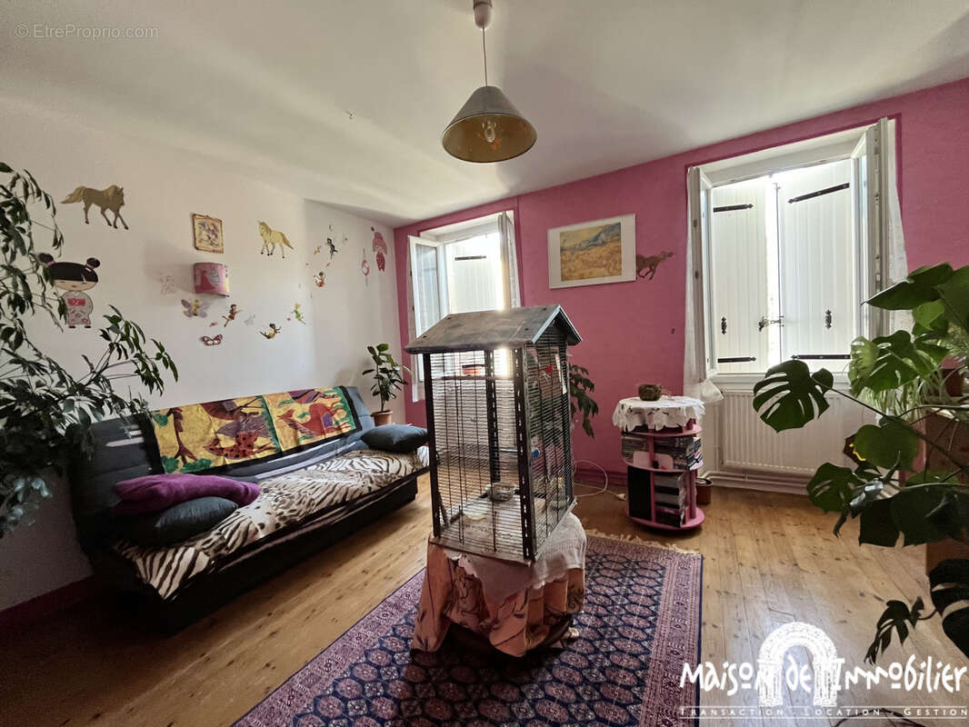 À Vendre à LOUZAC SAINT ANDRÉ - Spacieuse maison Charentaise - 210m2 - 6 pièces - photo 11