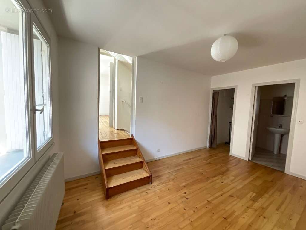 Maison à SAINT-JUST-SAINT-RAMBERT