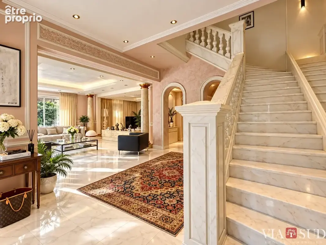 Béziers  Maison de maître de 307 m² avec piscine intérieure, garage et terrasses arborées. - photo 8