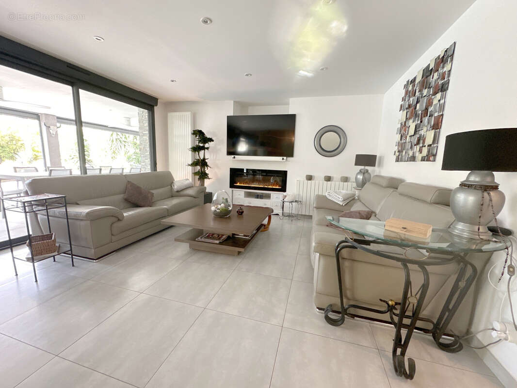 Maison à SAINT-LAURENT-D&#039;AIGOUZE