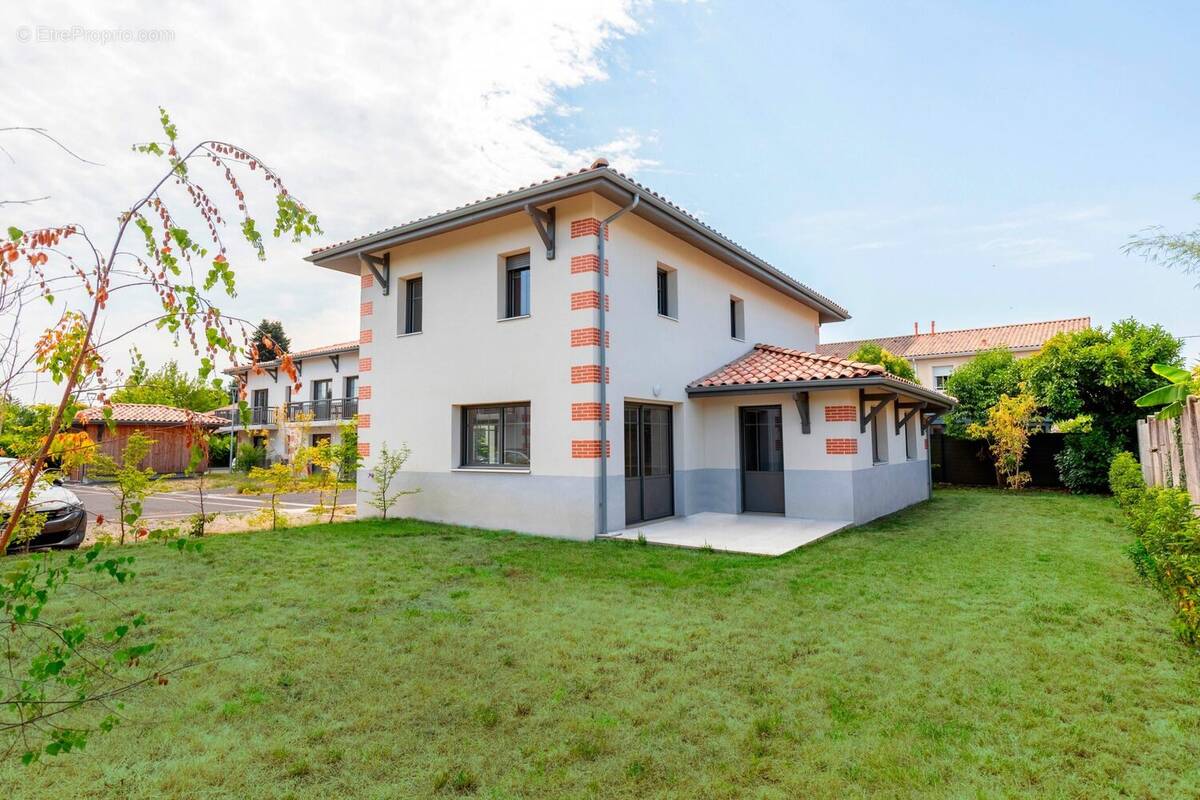 Maison à VILLENAVE-D&#039;ORNON