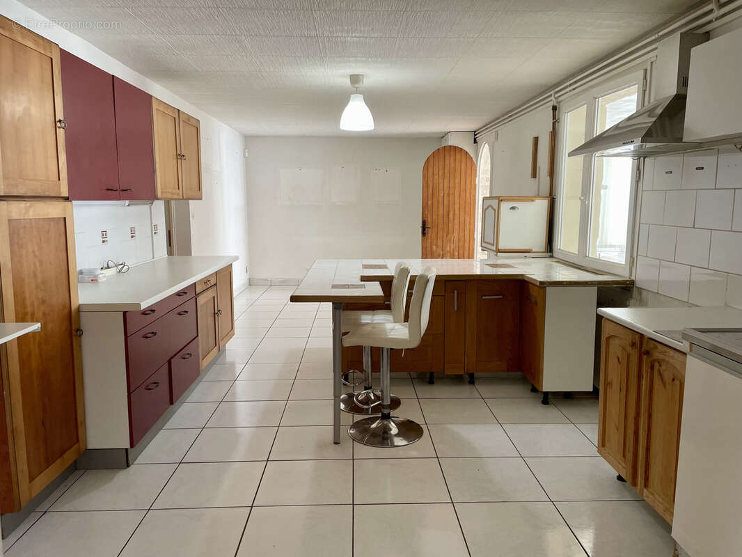 Maison à PORT-D&#039;ENVAUX