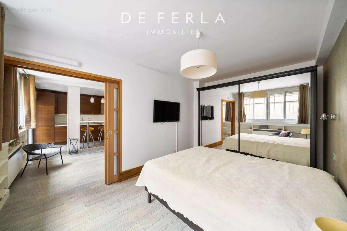 Appartement à PARIS-8E
