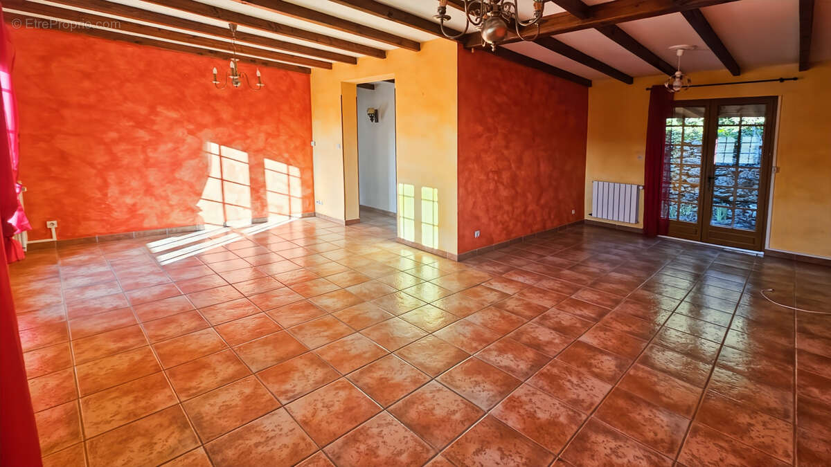 Maison à SAINTE-ANASTASIE-SUR-ISSOLE