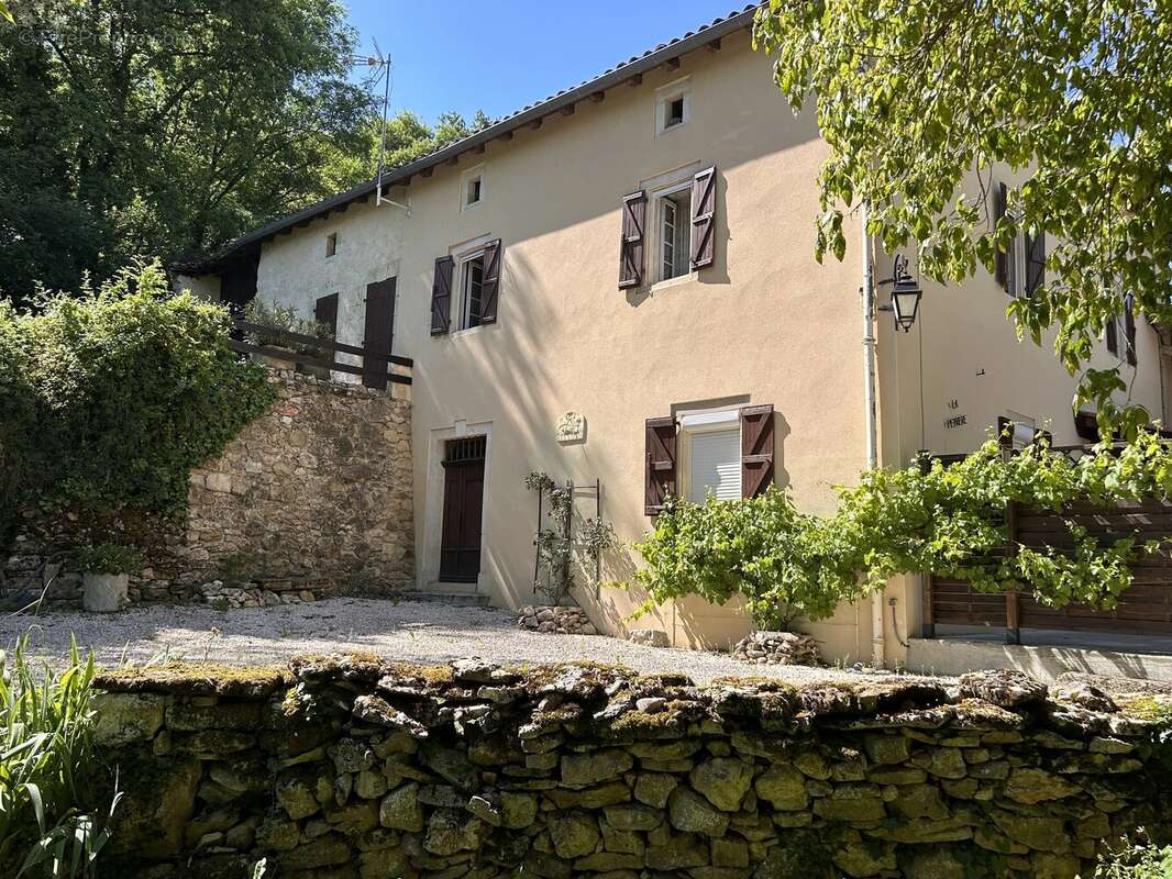 Maison à AURIGNAC