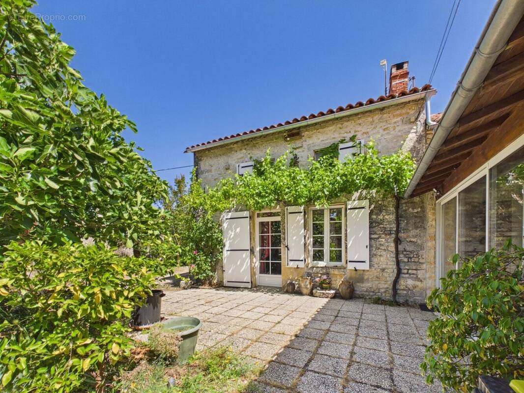 Maison à SAINT-FRONT