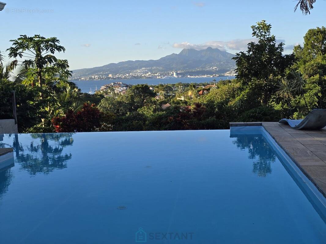 Maison à LES TROIS-ILETS