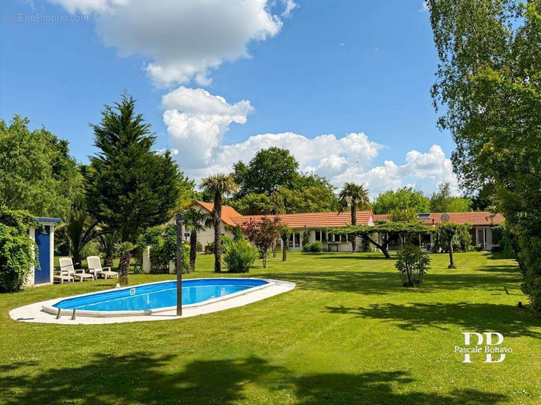 Maison à VENDAYS-MONTALIVET