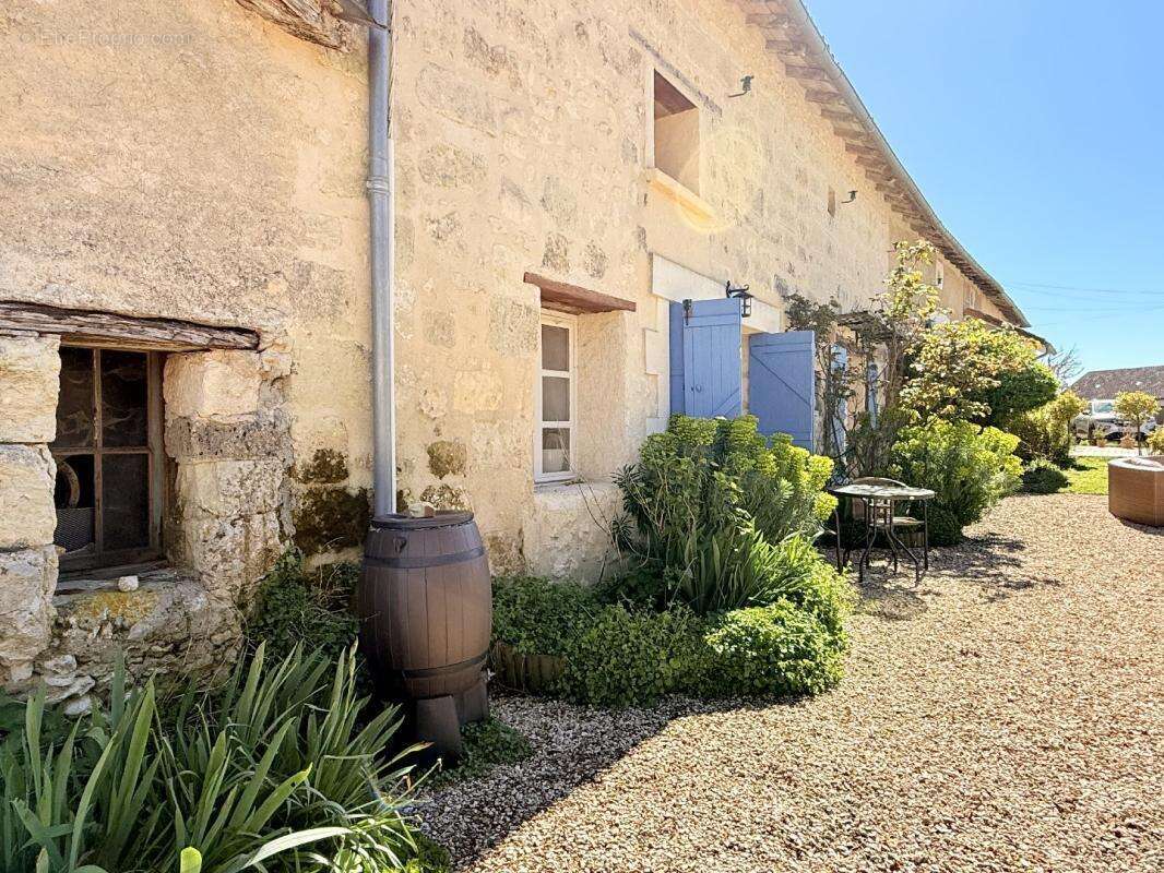Maison à AUBETERRE-SUR-DRONNE