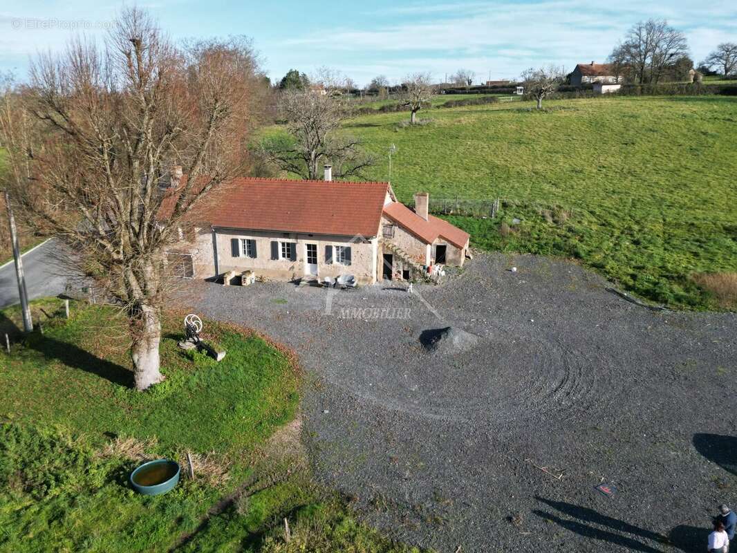 Maison à NEUILLY-LE-REAL