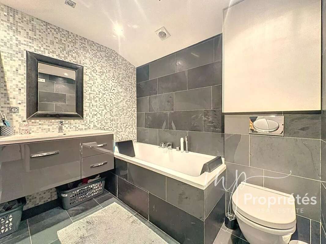 Appartement à COGOLIN