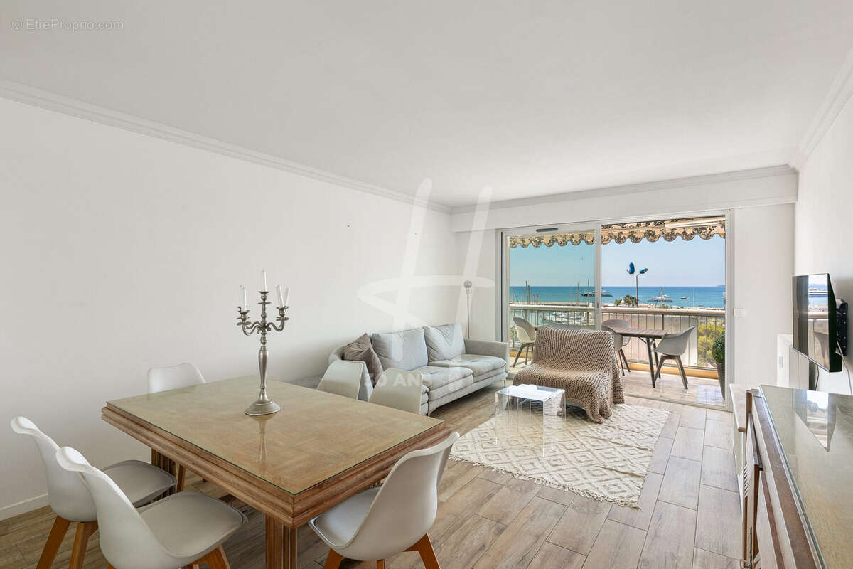 Appartement à SAINT-LAURENT-DU-VAR