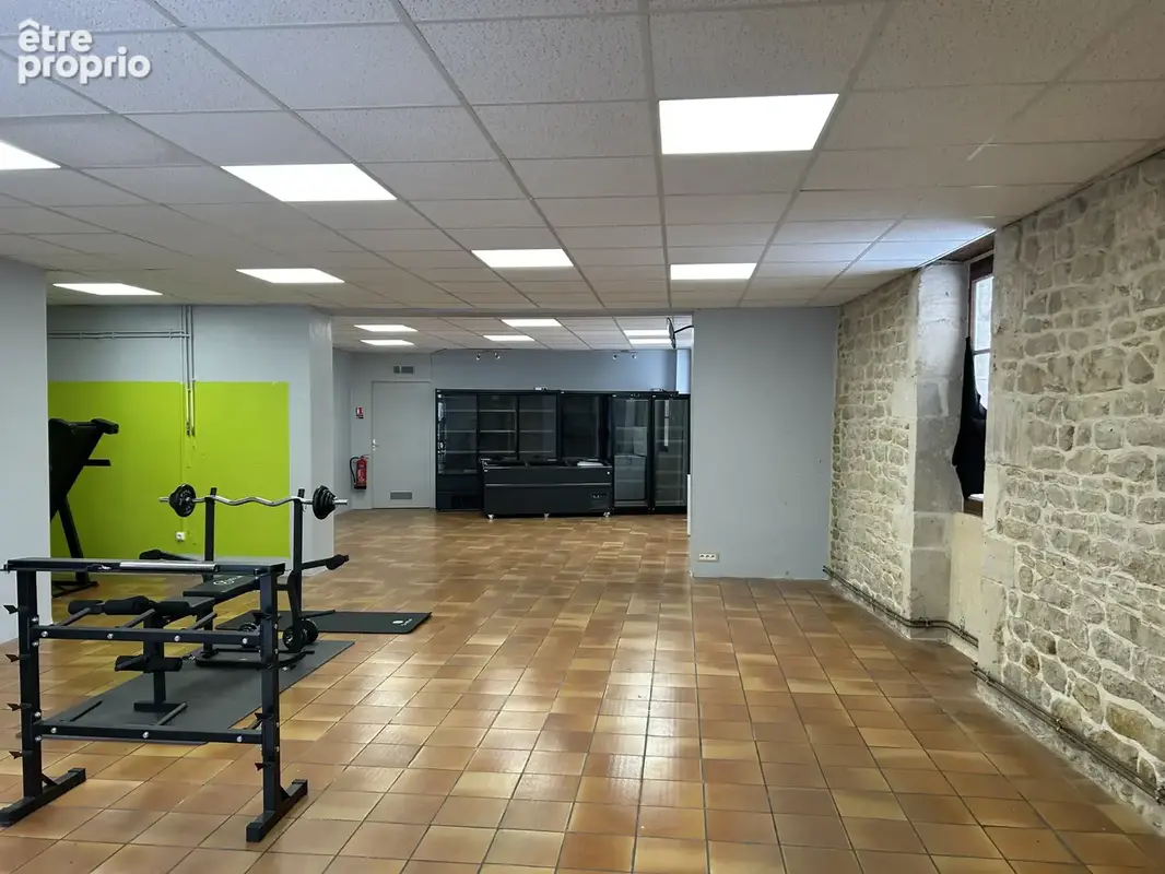 Au coeur de premery immeuble avec local commercial et appartement - photo 6