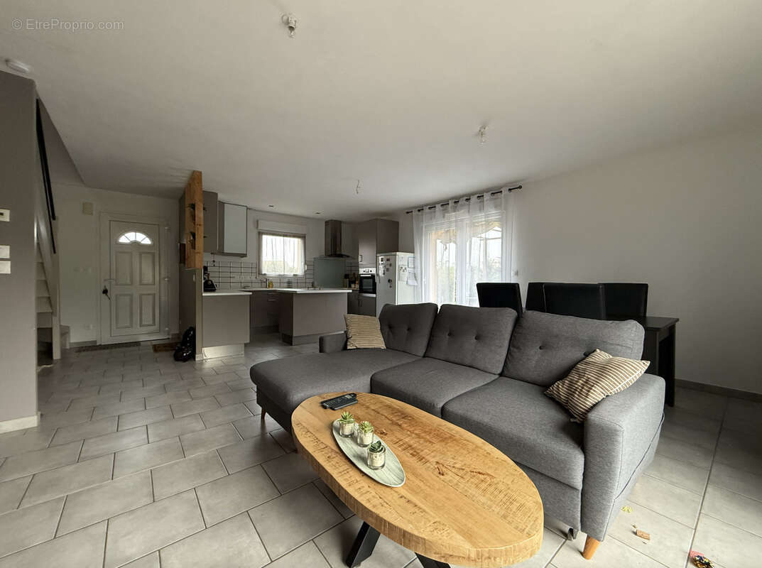 Maison à DOMBROT-LE-SEC