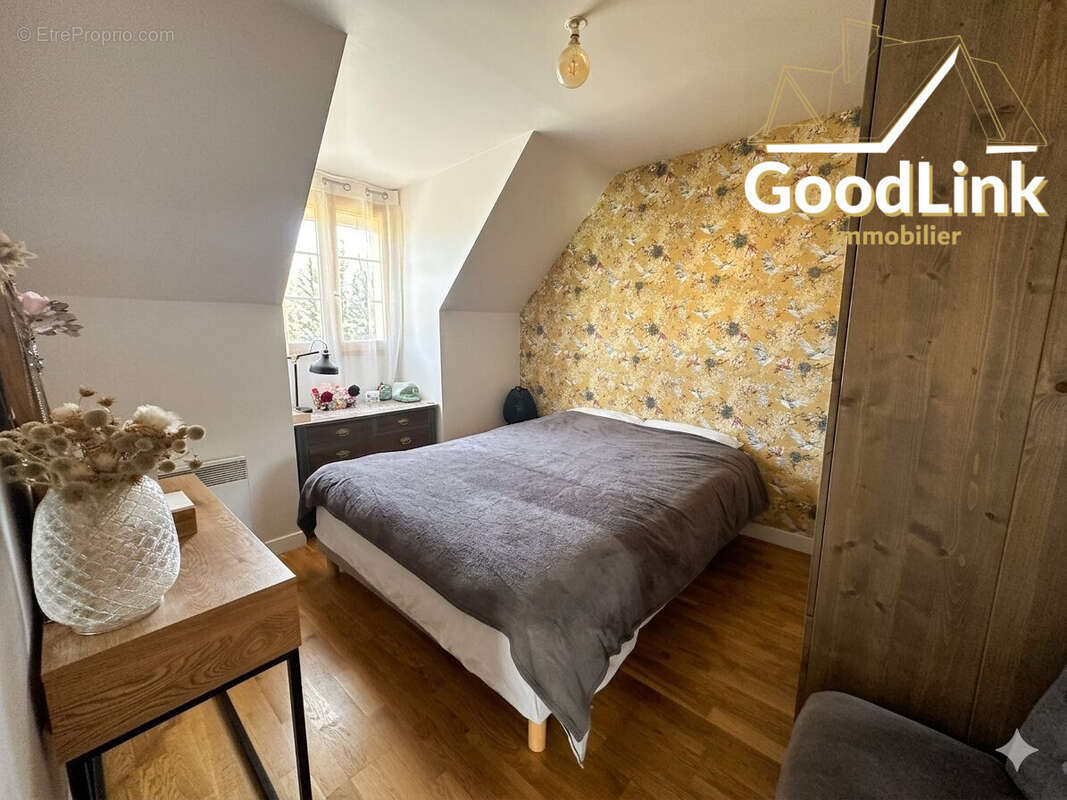 Maison à LE COUDRAY-MONTCEAUX