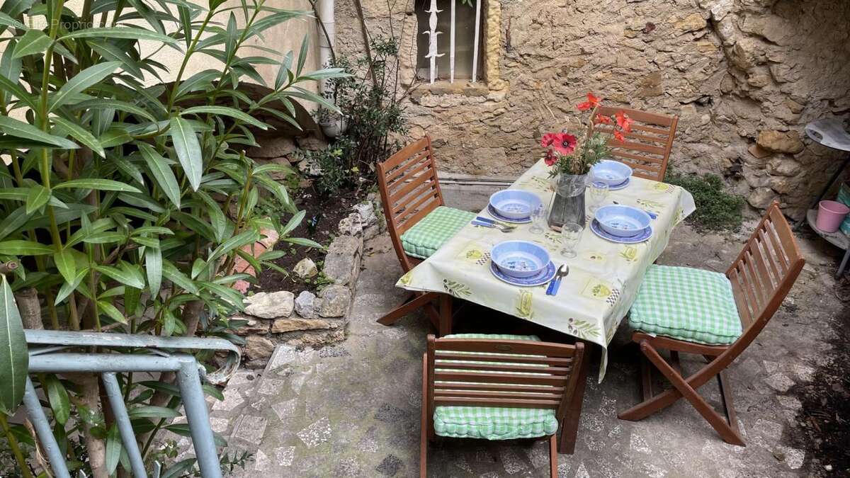 Maison à SAINT-LAURENT-DE-CARNOLS